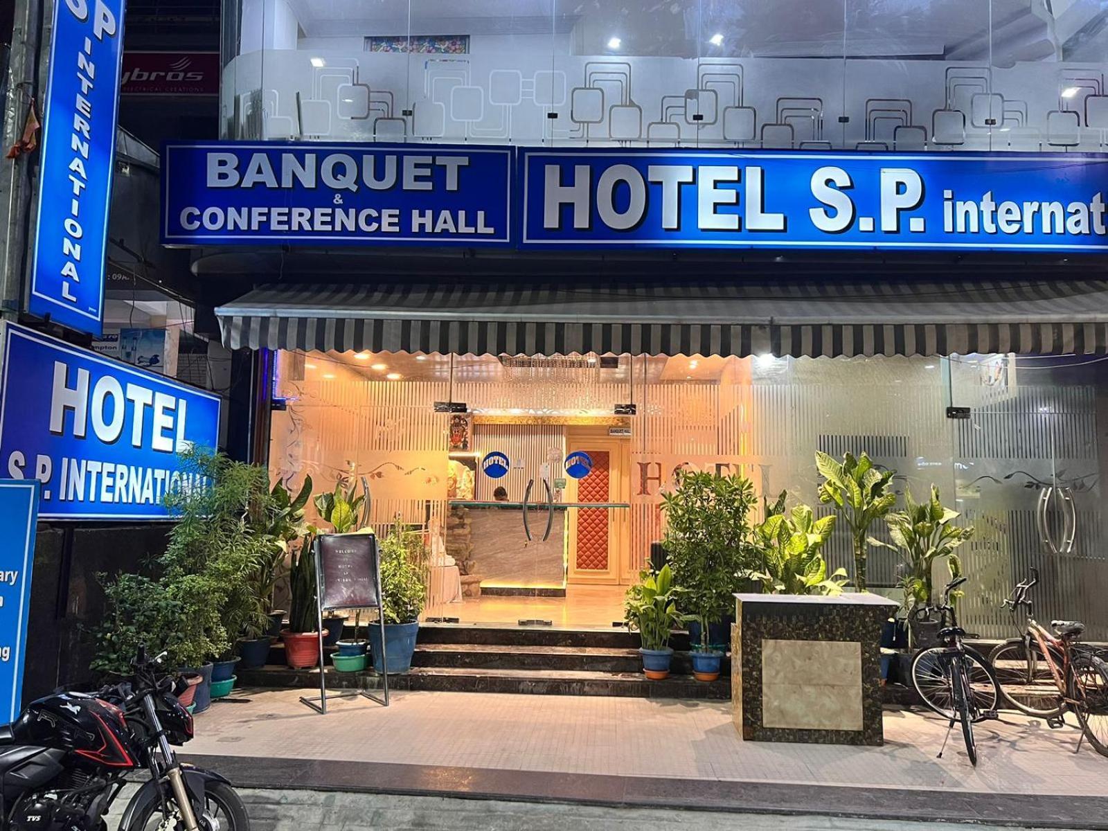 Hotel S P International A Unit Of Mavis Group ลัคเนา ภายนอก รูปภาพ